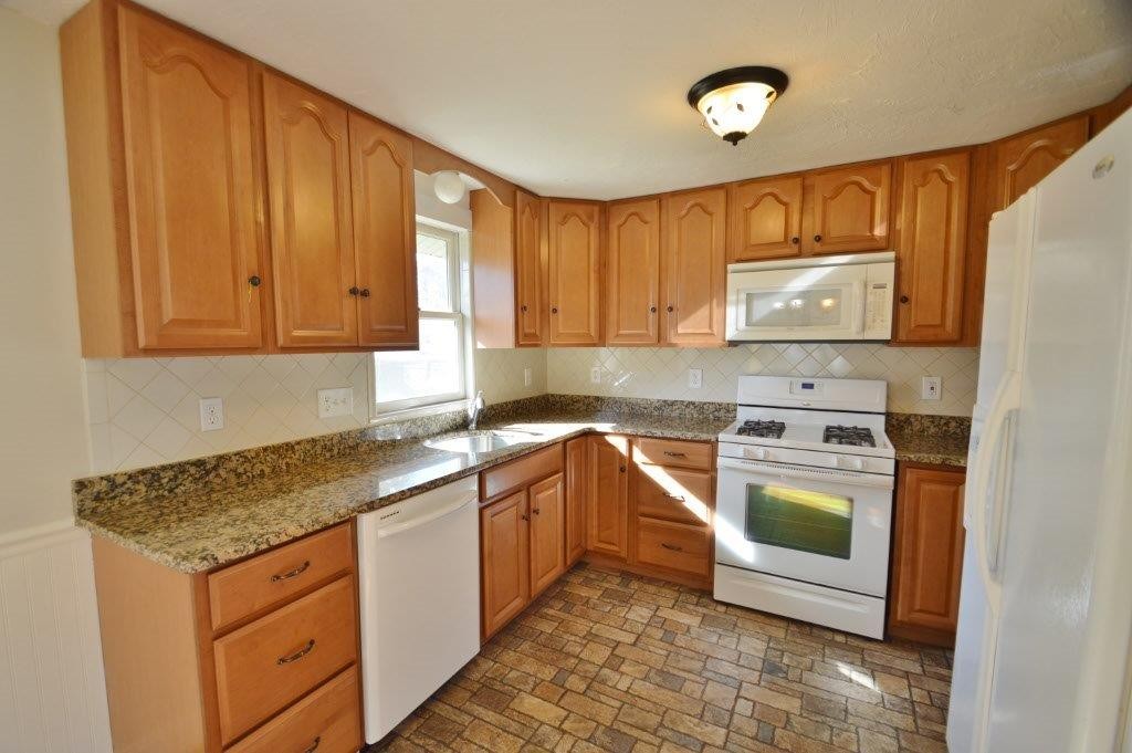 76 Porter Road Marlborough, MA 01752 - Photo 5 of 27 Gallery Image 5