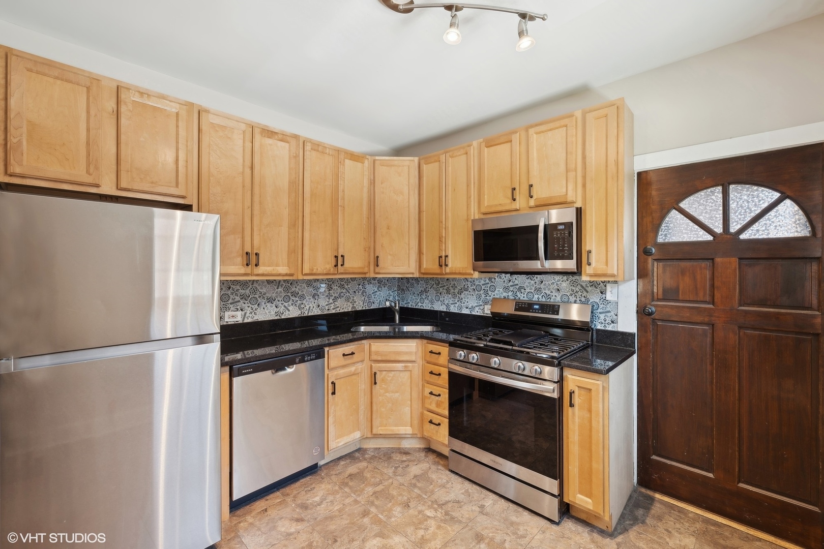 70 Pine Avenue, Unit 1A Riverside, IL 60546 - Photo 7 of 22