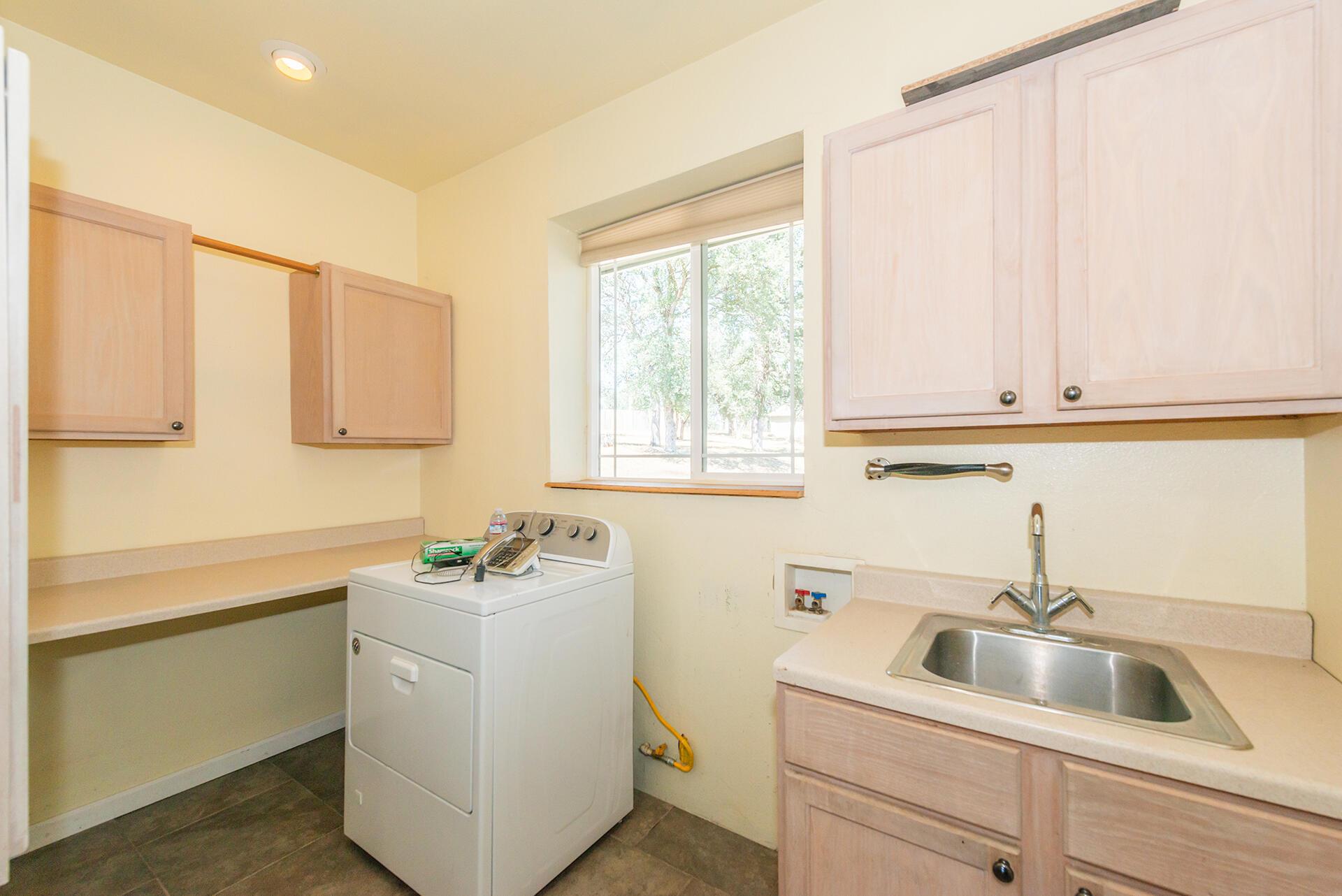 13575 Gas Point Road Igo, CA 96047 - Photo 36 of 59 Laundry/Mud Room
