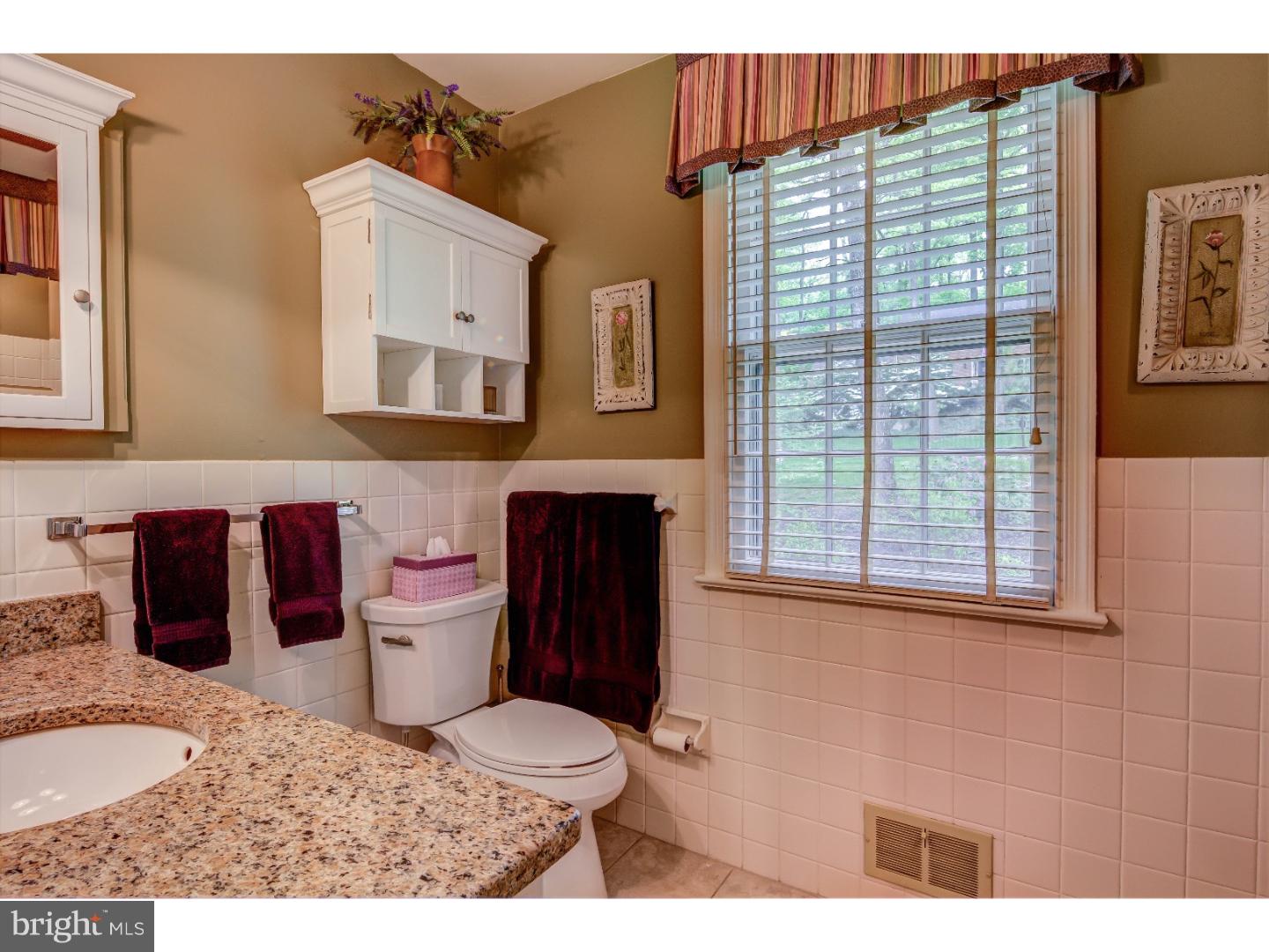 640 Malin Road Newtown Square, PA 19073 - Photo 20 of 24 a bathroom with a toilet sink and mirror