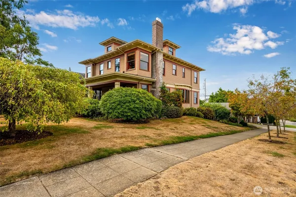 $1,299,990 | 1602 Rucker Avenue, Everett, WA 98201