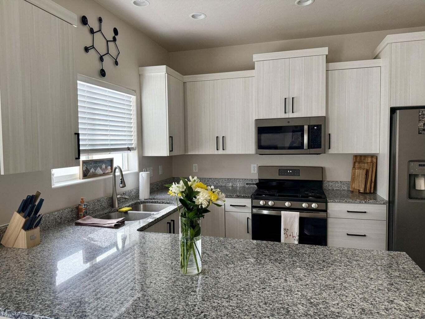 668 East Fiddlers Canyon Road, Unit 11 Cedar City, UT 84721 - Photo 2 of 25 kitchen.2
