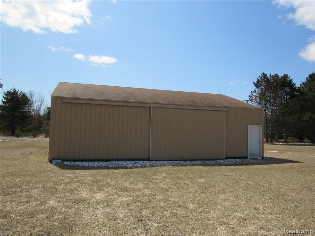 1740 Rowe Road Milford, MI 48380 - Photo 10 of 37 IMG_1866.JPG