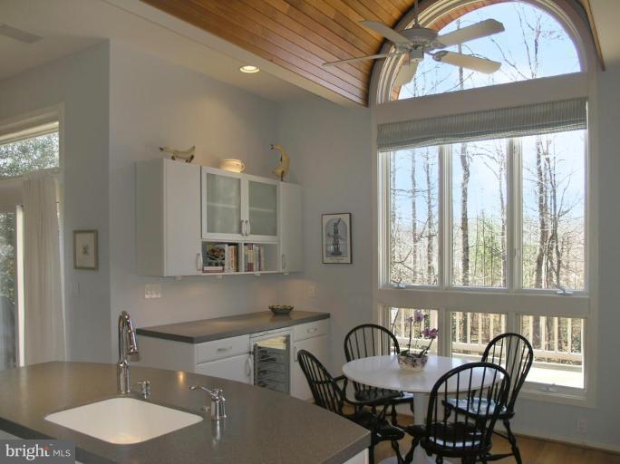 1602 North Village Road Reston, VA 20194 - Photo 11 of 30 Breakfast Area