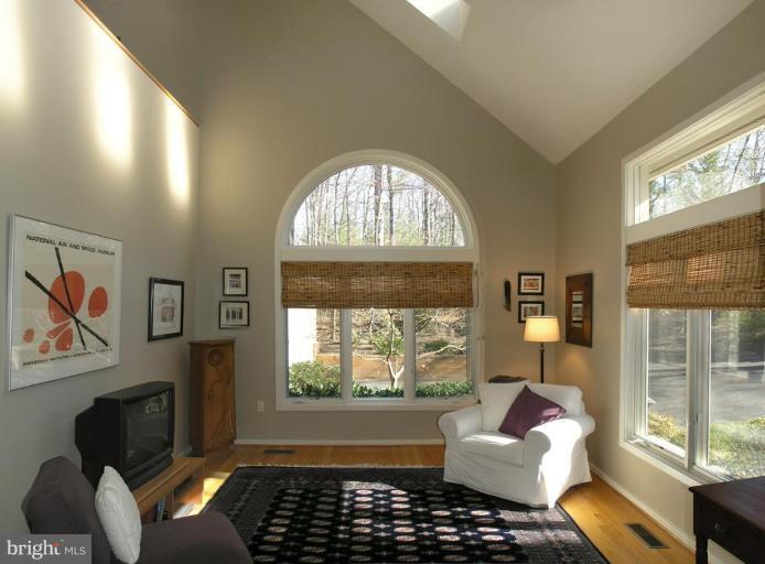 1602 North Village Road Reston, VA 20194 - Photo 13 of 30 Library