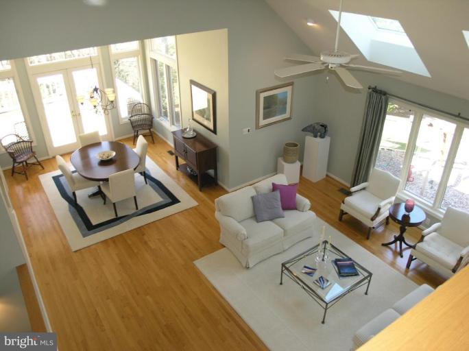 1602 North Village Road Reston, VA 20194 - Photo 3 of 30 Living Room/Dining Room