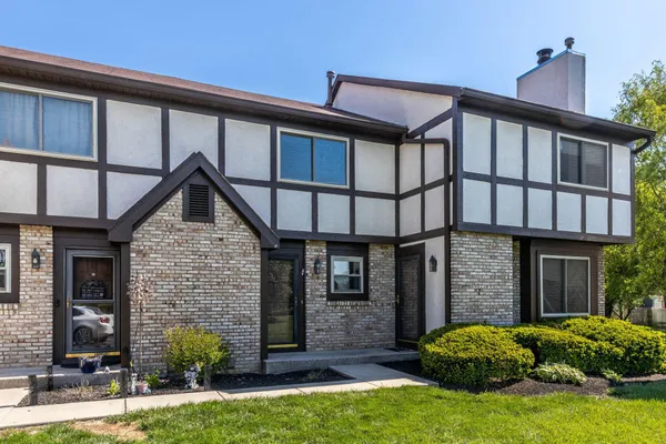 $234,900 | 8224 Laramie Place, Unit 3, Powell, OH 43065