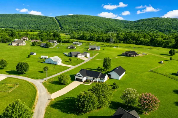 $449,900 | 90 Riverside Drive, Dunlap, TN 37327