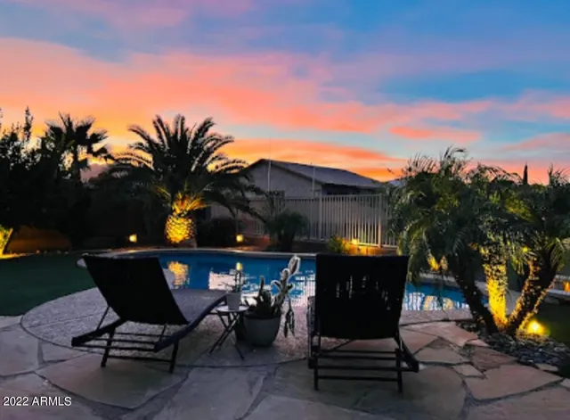 a couple of chairs that are sitting in a backyard
