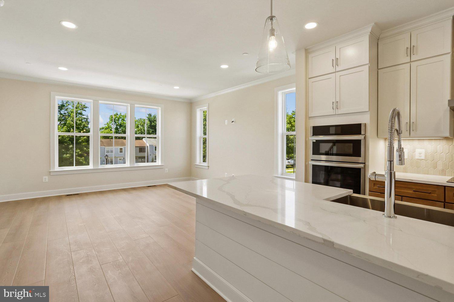 209 Allen Lane Poolesville, MD 20837 - Photo 13 of 74 Chef's Kitchen