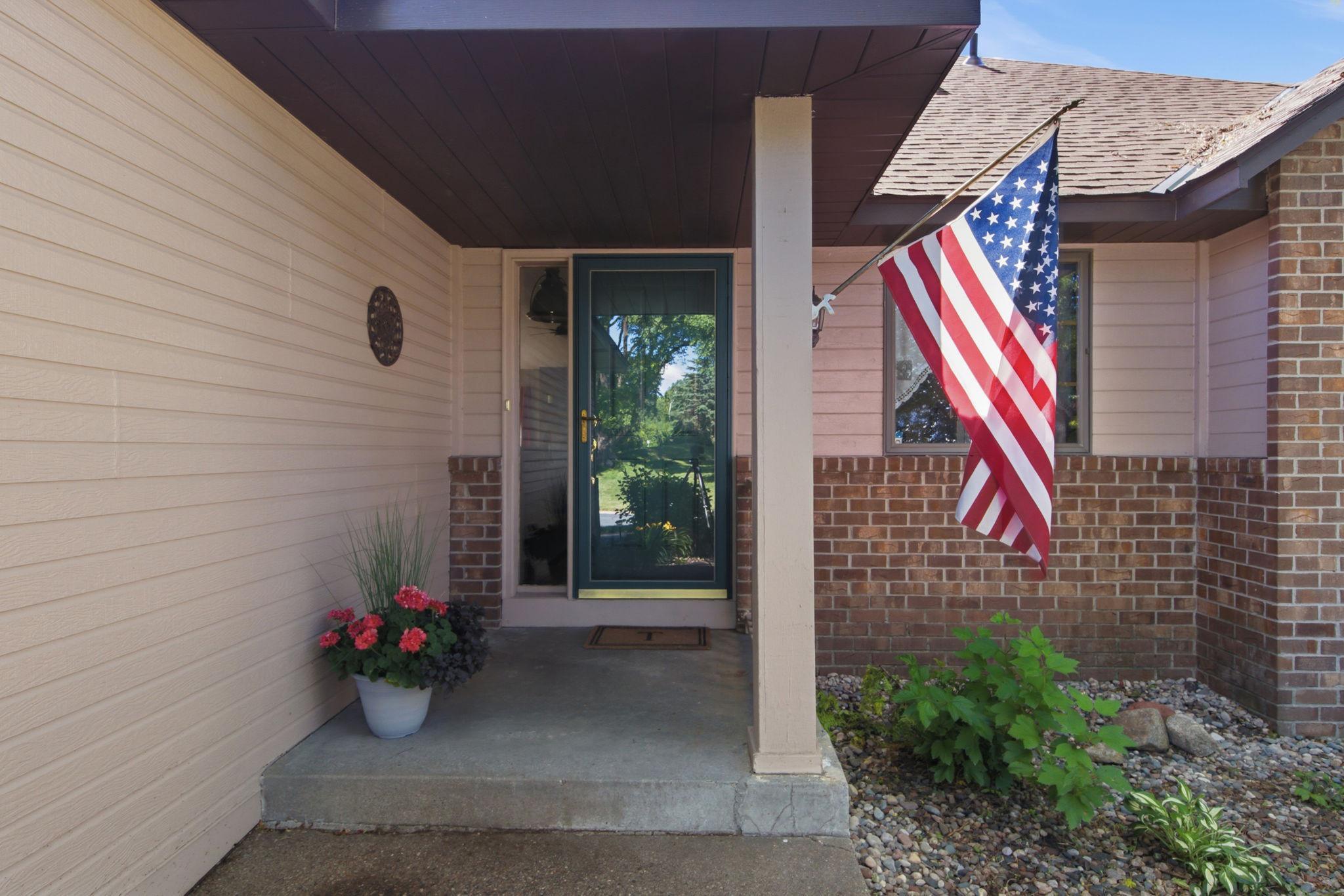 650 Bridle Ridge Road Eagan, MN 55123 - Photo 2 of 37 Gallery Image 2