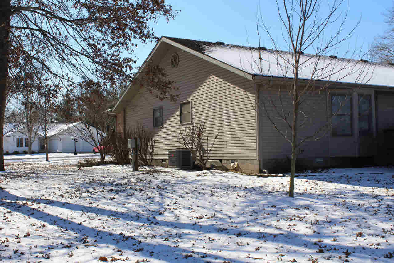 1802 Calico Road Marion, IL 62959 - Photo 3 of 19