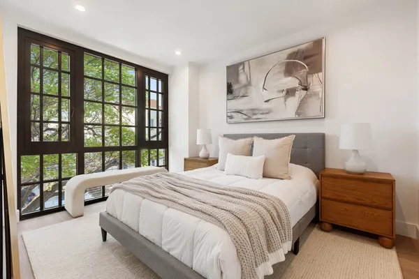 $1,250,000 | 25-23 Newtown Avenue, Unit 2D | Astoria