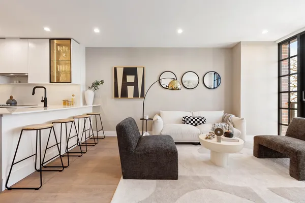 $1,250,000 | 25-23 Newtown Avenue, Unit 2D | Astoria