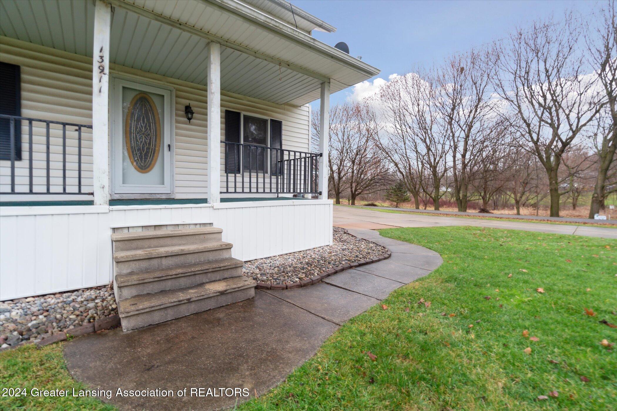 13911 Turner Road Dewitt, MI 48820 - Photo 6 of 55 Front Porch