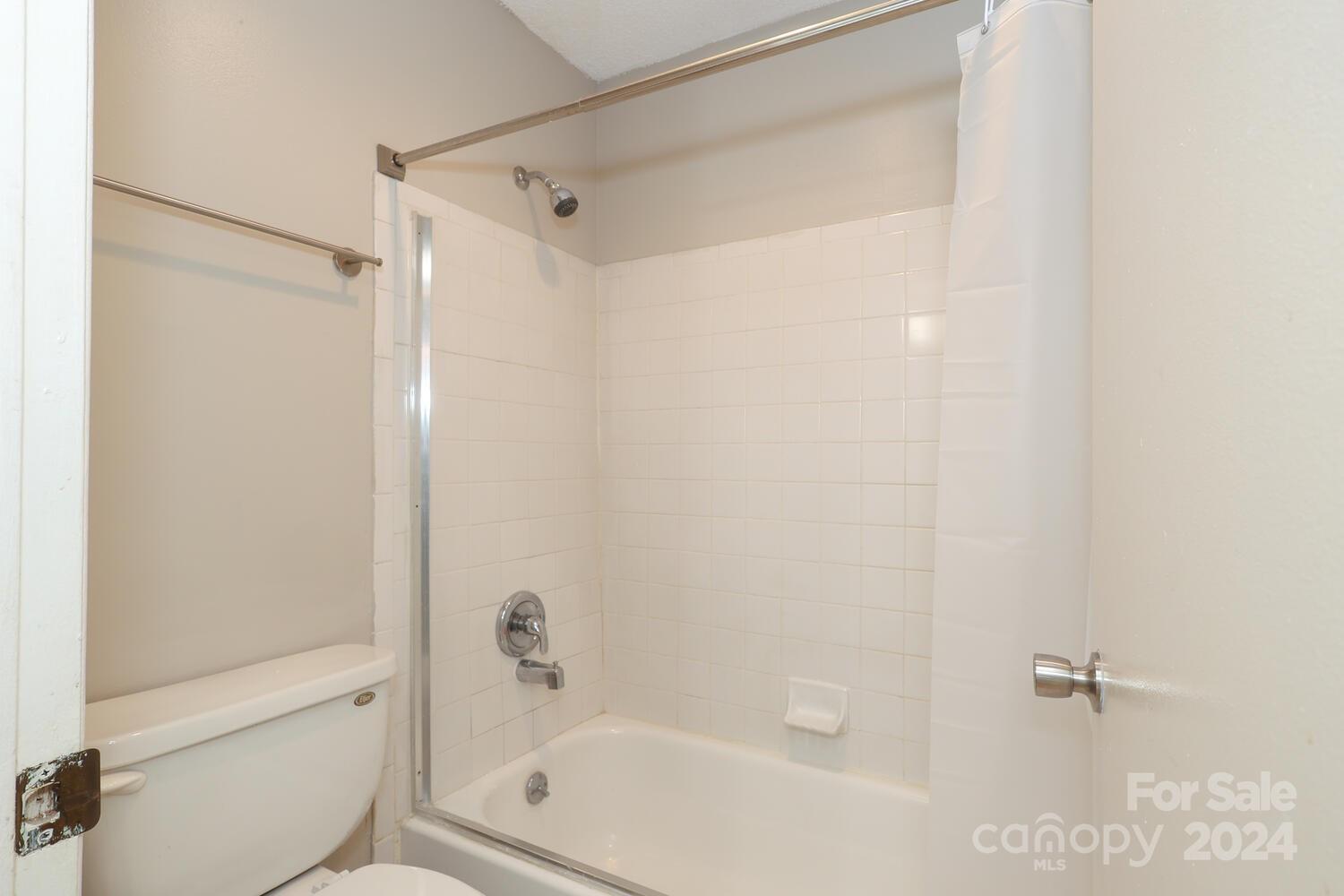 4906 Sardis Road, Unit C Charlotte, NC 28270 - Photo 14 of 23 Gallery Image 14