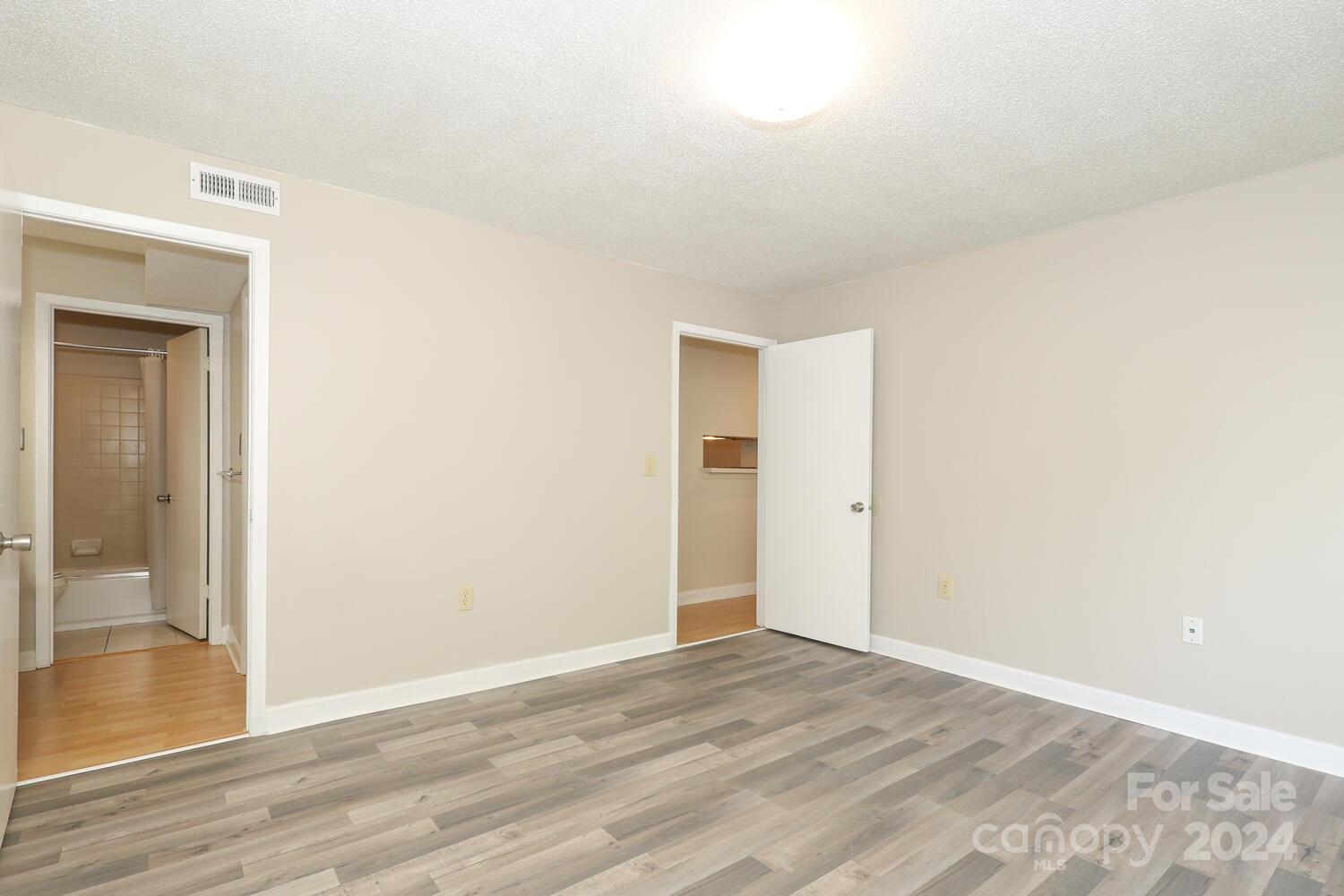 4906 Sardis Road, Unit C Charlotte, NC 28270 - Photo 16 of 23 Gallery Image 16