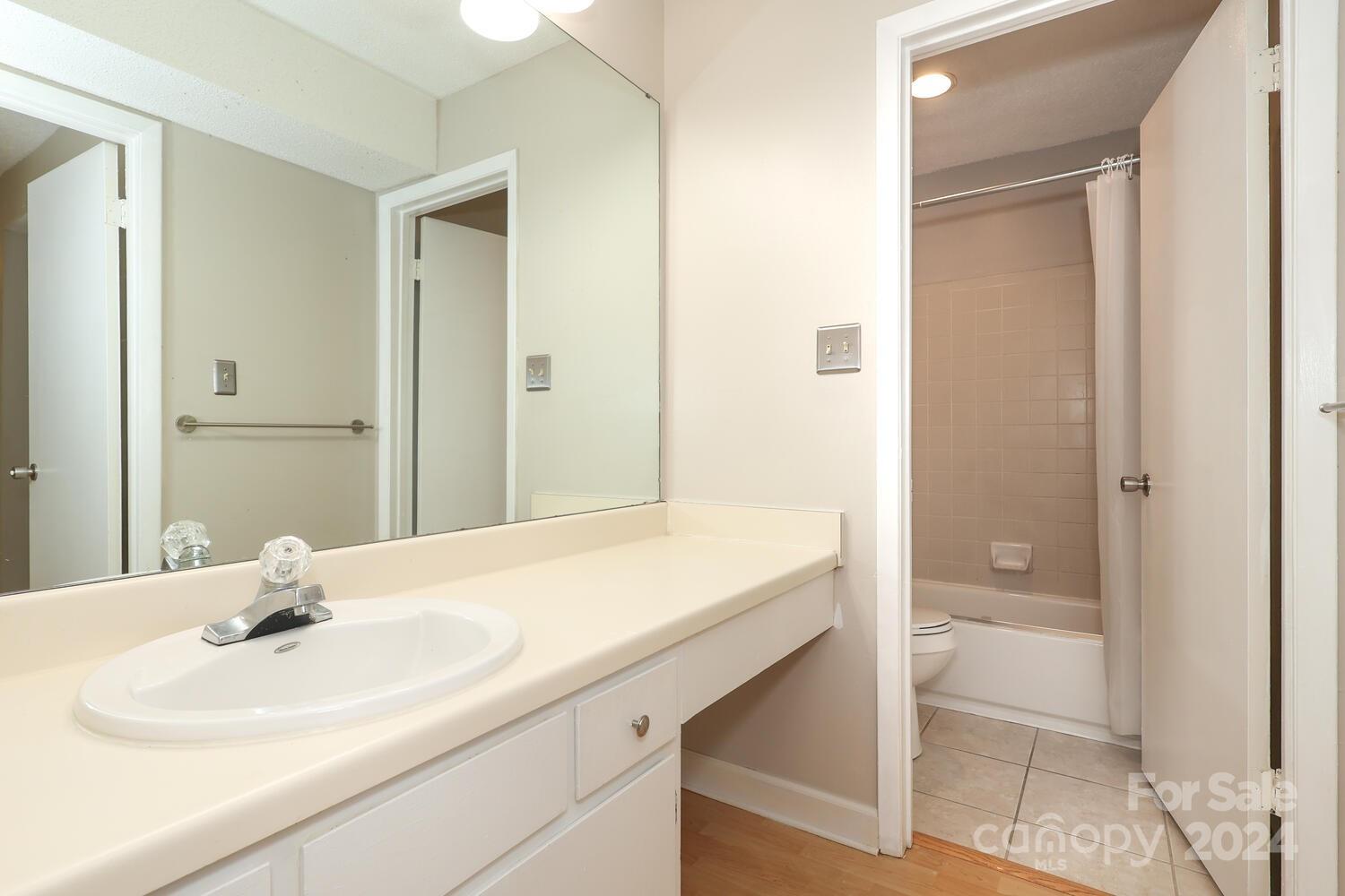 4906 Sardis Road, Unit C Charlotte, NC 28270 - Photo 18 of 23 Gallery Image 18