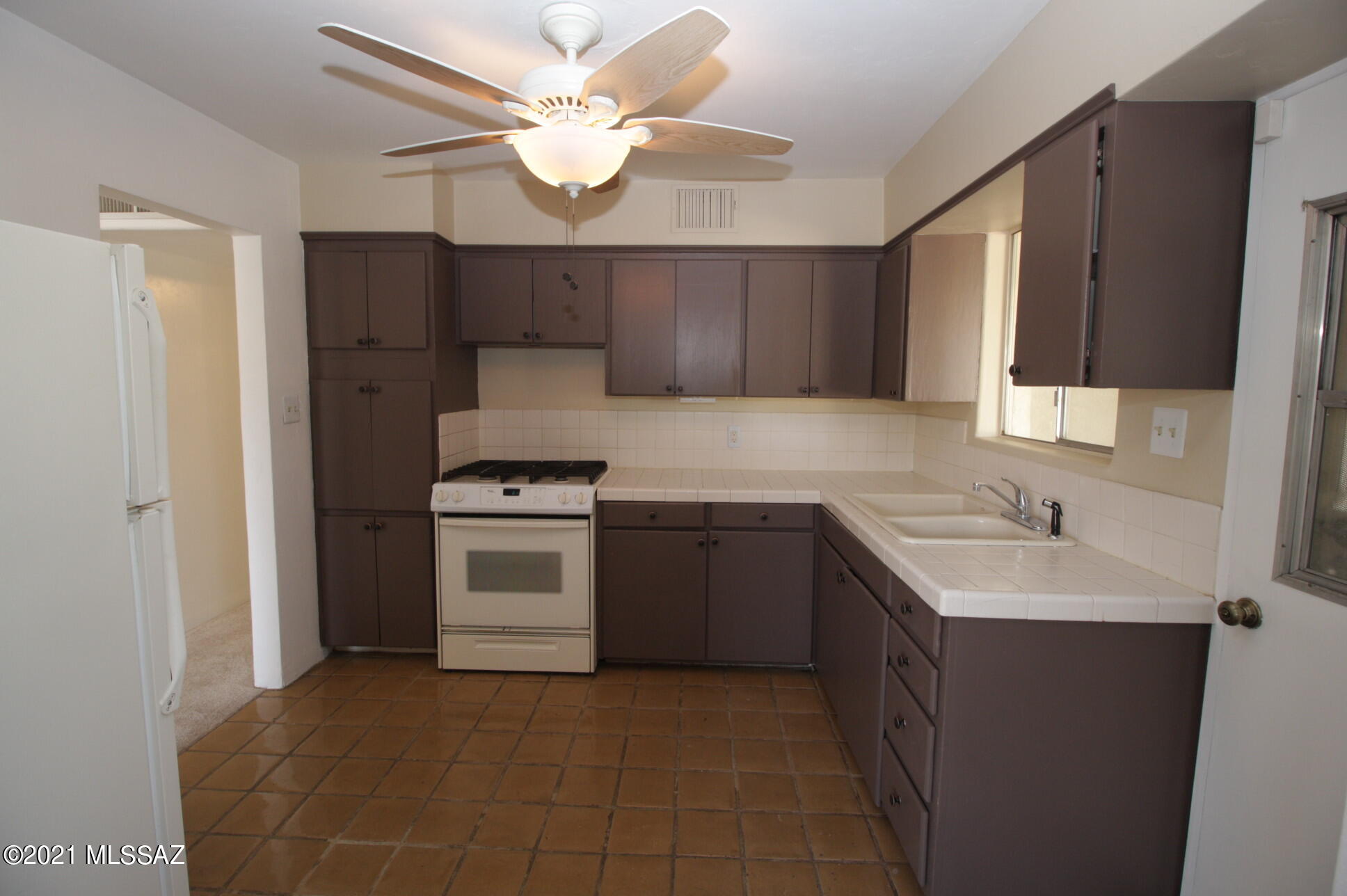 3901 East Lind Road Tucson, AZ 85712 - Photo 6 of 31 Gallery Image 6