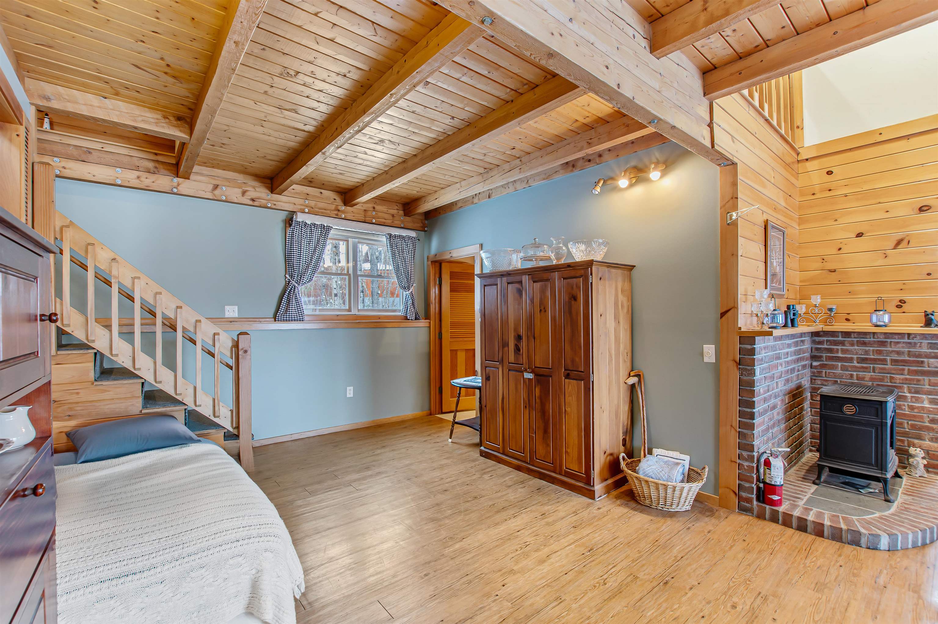 136 Spring Road Pittsburg, NH 03592 - Photo 7 of 35 Gallery Image 7