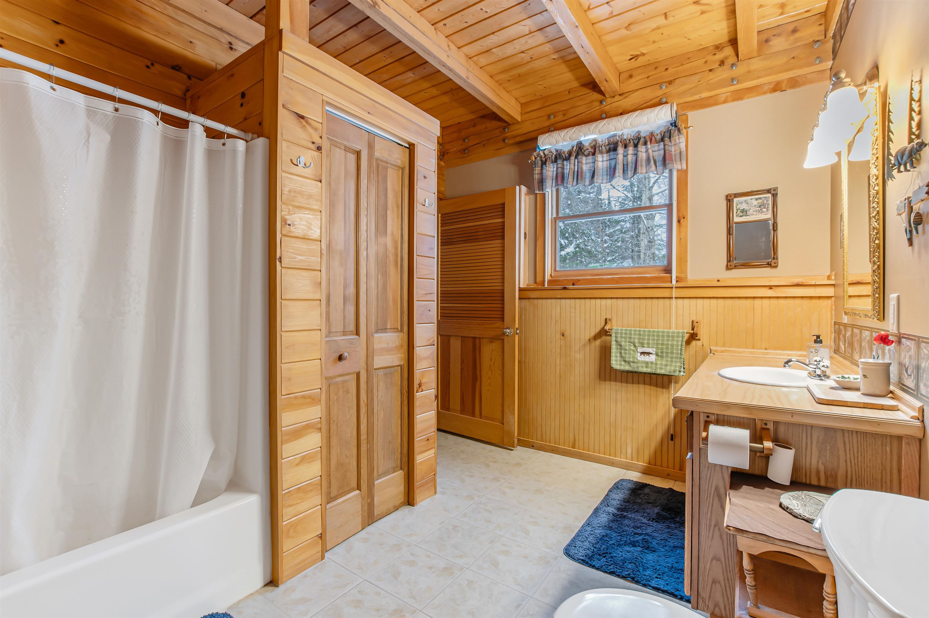 136 Spring Road Pittsburg, NH 03592 - Photo 8 of 35 Gallery Image 8