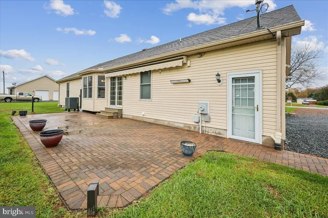 a big yard with lots of green space and plants