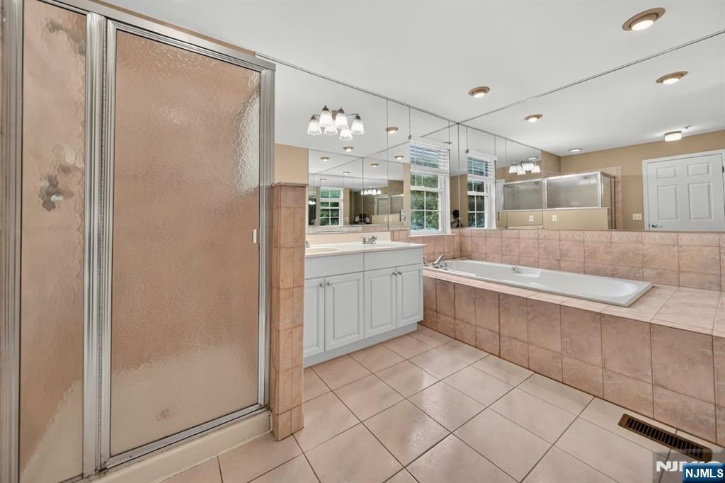4 Springholm Drive Berkeley Heights, NJ 07922 - Photo 14 of 16 Gallery Image 14