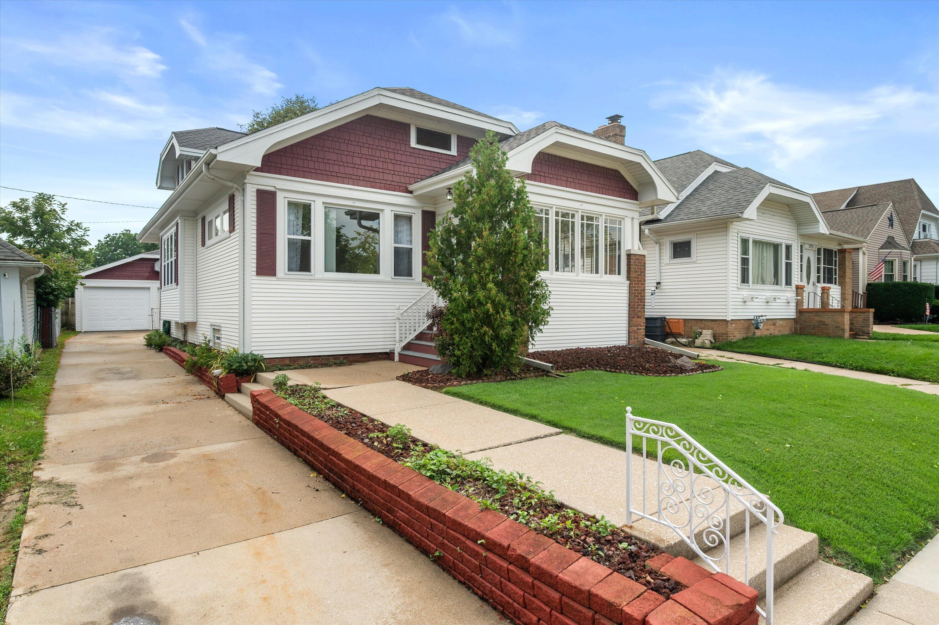 3709 Haven Avenue Racine, WI 53405 - Photo 1 of 37 32-DSC0108