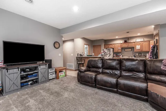 $329,000 | 1400 21st Street, Hazel Green, WI 53811