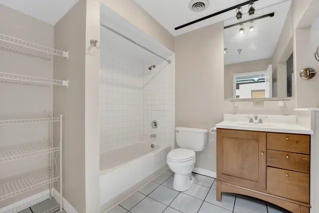 $389,000 | 1617 South Michigan Avenue, Unit 202, Chicago, IL 60616