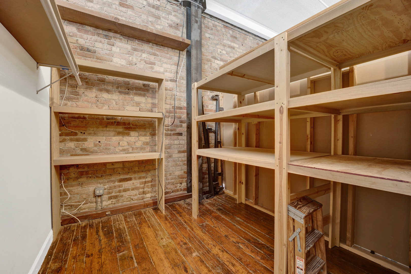 1617 South Michigan Avenue, Unit 202 Chicago, IL 60616 - Photo 13 of 14 a view of front door