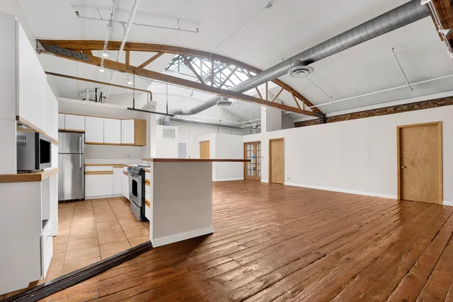 $389,000 | 1617 South Michigan Avenue, Unit 202, Chicago, IL 60616