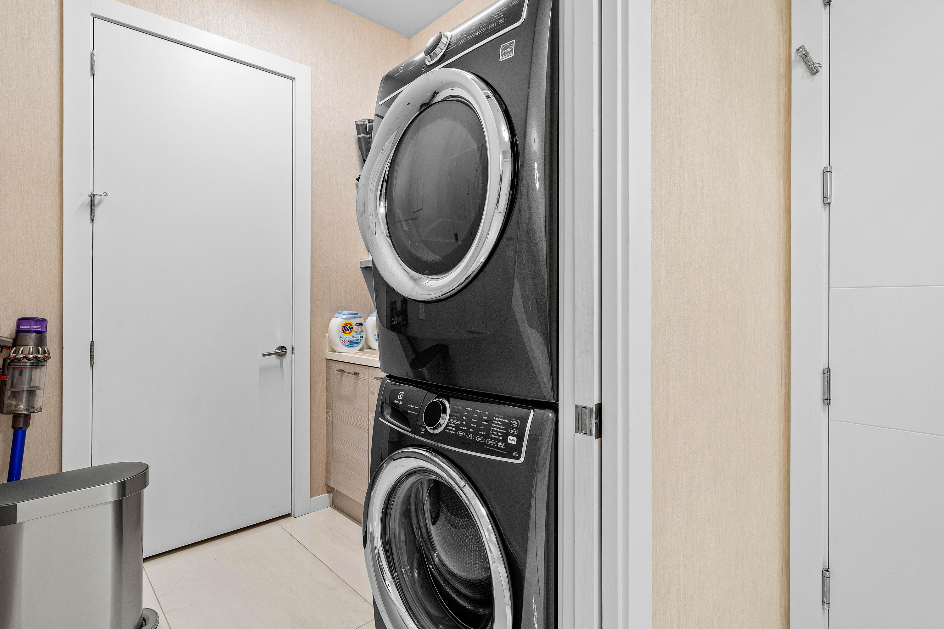 200 Southeast Mizner Boulevard, Unit 104 Boca Raton, FL 33432 - Photo 22 of 82 a view of a hallway with washer and dryer