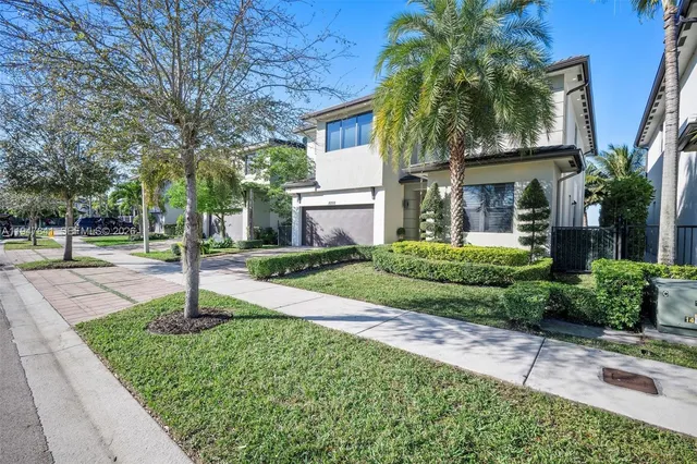 $1,455,000 | 15722 Northwest 88th Avenue, Miami Lakes, FL 33018