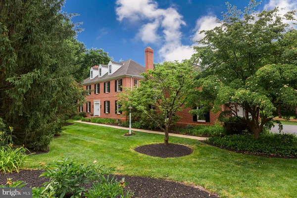 $825,000 | 6 Creekwood Drive, Lancaster, PA 17602