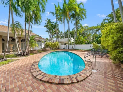 a view of entryway livingroom and hall