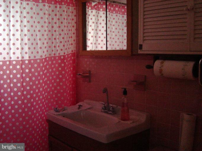 6115 Twin Point Cove Road Cambridge, MD 21613 - Photo 20 of 28 Hall Bath