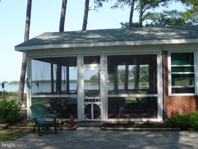 6115 Twin Point Cove Road Cambridge, MD 21613 - Photo 24 of 28 Large Porch