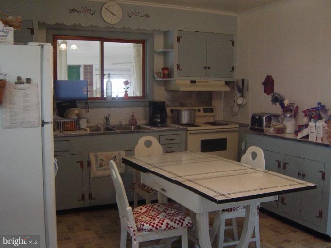 6115 Twin Point Cove Road Cambridge, MD 21613 - Photo 10 of 28 Large Country Kitchen