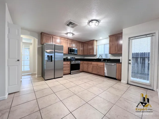 $2,595 | 224 Loon Lake Street, Roseville, CA 95747