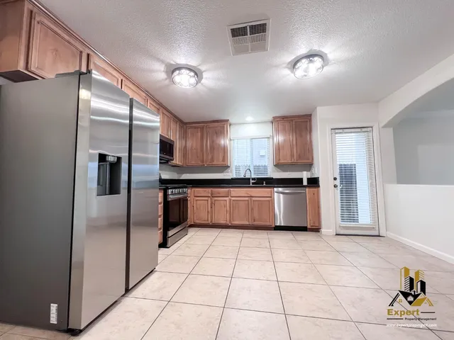 $2,595 | 224 Loon Lake Street, Roseville, CA 95747