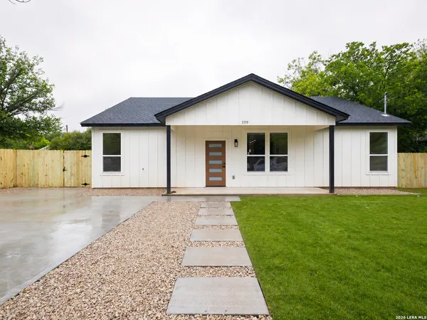 $270,000 | 1319 Brady Avenue, Brownwood, TX 76801