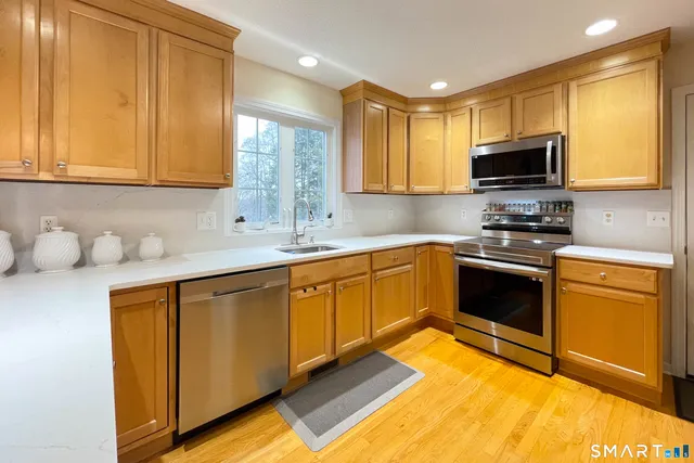 $674,900 | 1 Bertini Lane, Wallingford, CT 06492