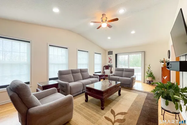 $674,900 | 1 Bertini Lane, Wallingford, CT 06492