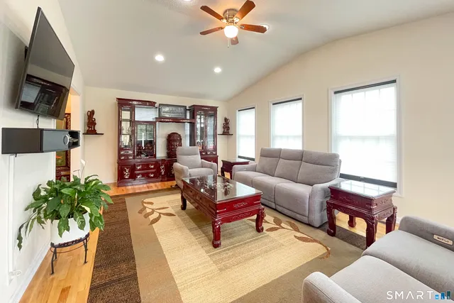 $674,900 | 1 Bertini Lane, Wallingford, CT 06492