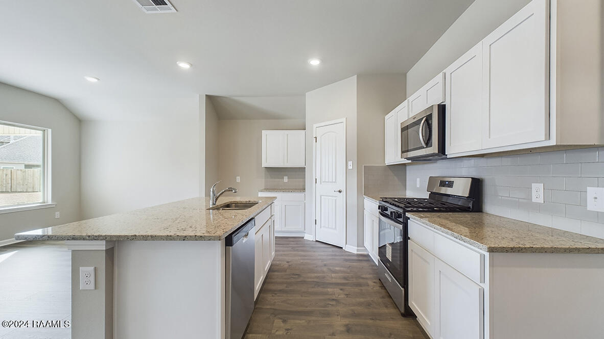 111 Lake Ridge Drive Broussard, LA 70518 - Photo 4 of 24 111 Lake Ridge Drive, Broussard, LA