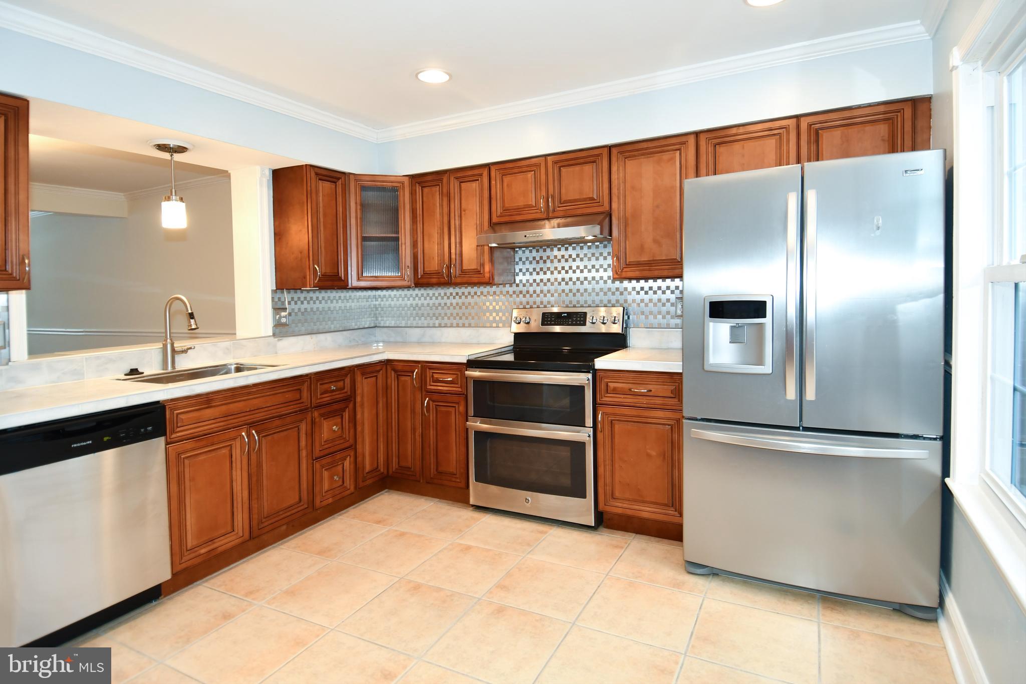 11796 Lone Tree Court Columbia, MD 21044 - Photo 4 of 45 a kitchen with stainless steel appliances granite countertop a refrigerator and a sink