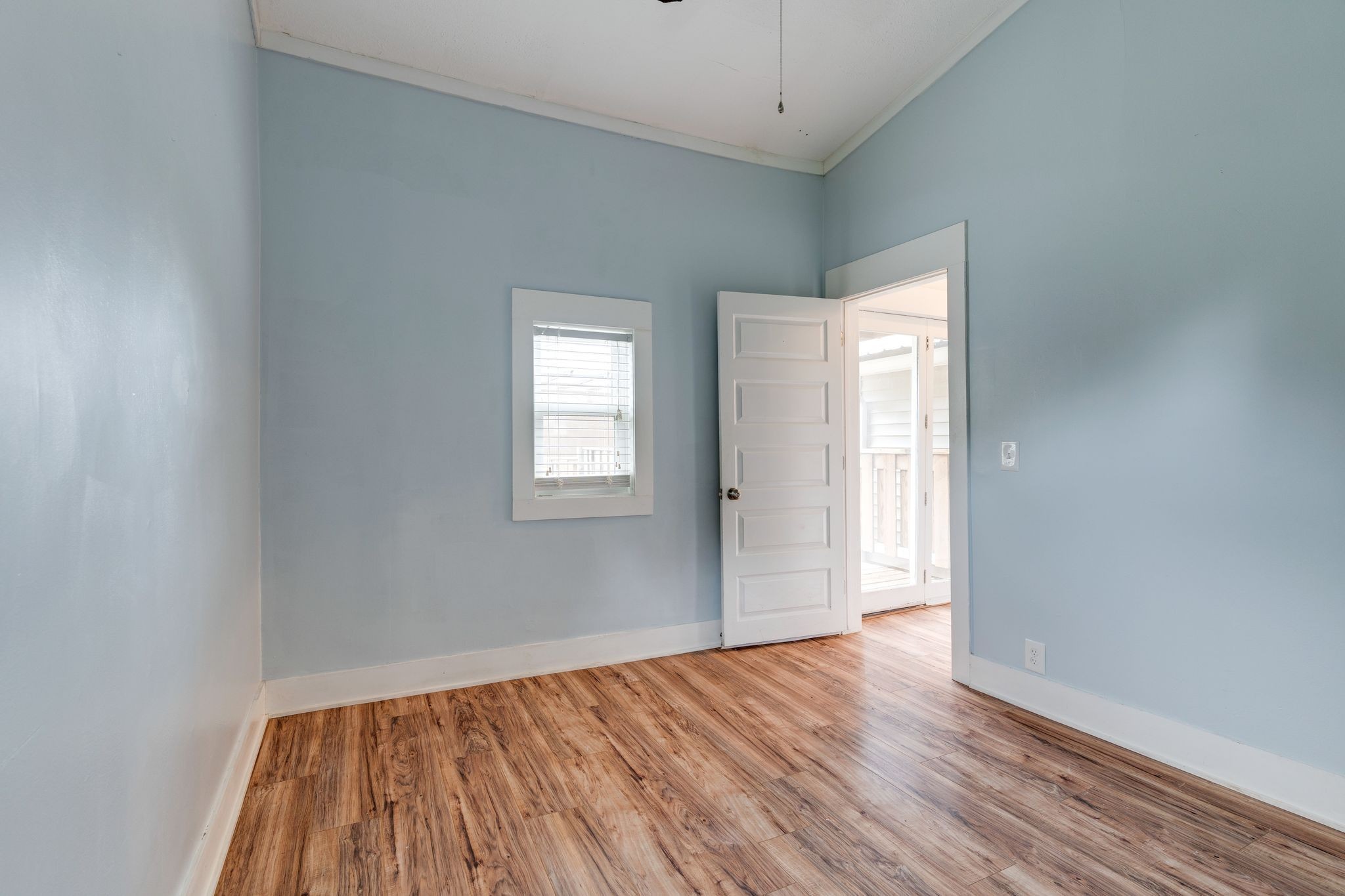 101 Fairfield Road Bethpage, TN 37022 - Photo 25 of 35 an empty room with wooden floor and windows
