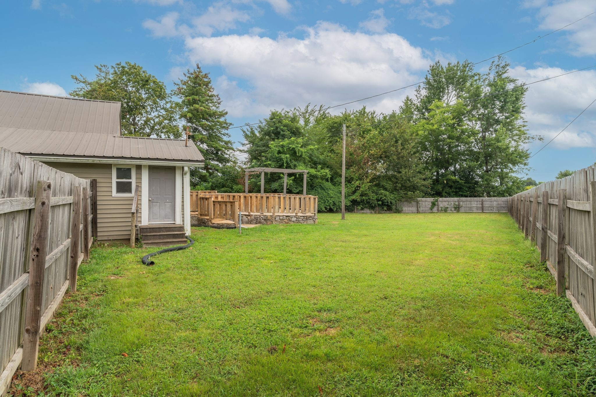 101 Fairfield Road Bethpage, TN 37022 - Photo 30 of 35 a view of a house with backyard and garden