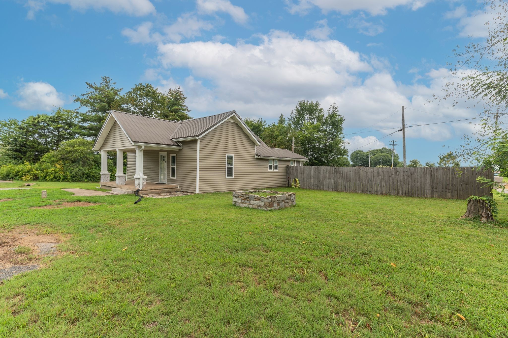 101 Fairfield Road Bethpage, TN 37022 - Photo 3 of 35 a view of a house with backyard and garden